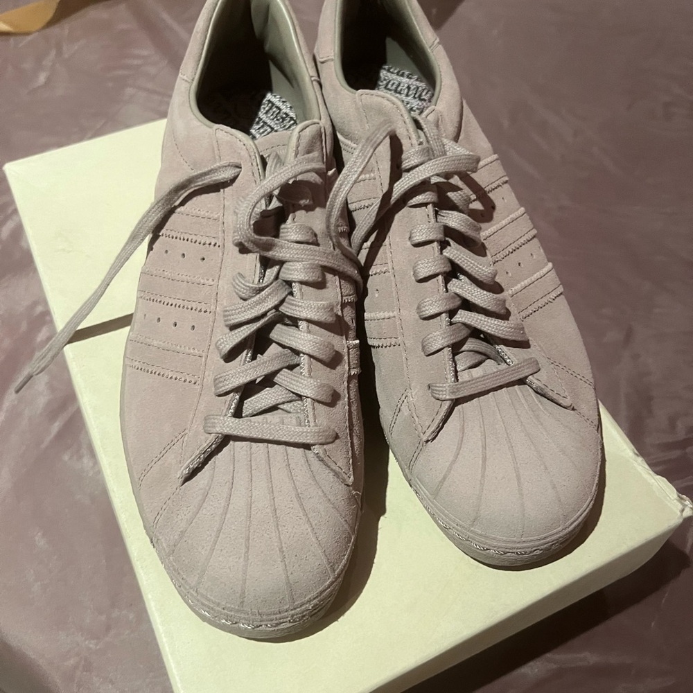 Adidas Sneakers
